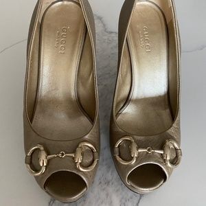 Gucci high heel open toe pump, golden color and size 5